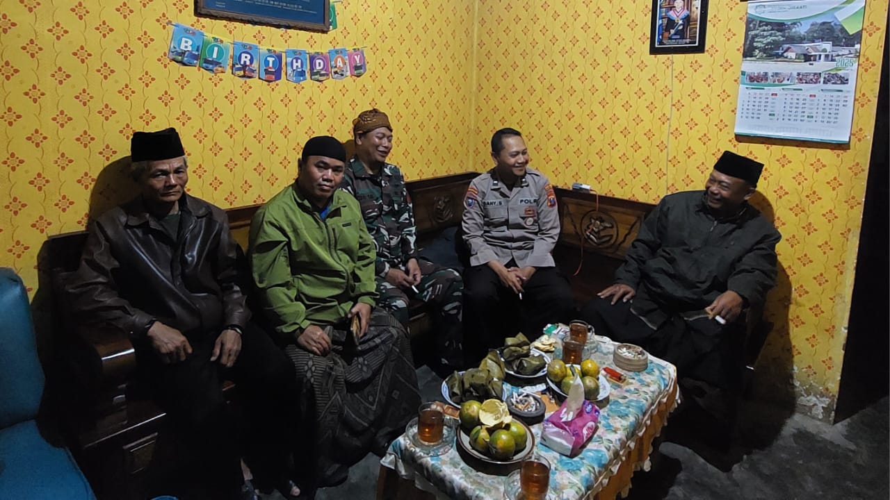 Serap Aspirasi Warga, Bhabinkamtibmas Polres Malang Rutin Sambangi Tokoh Masyarakat