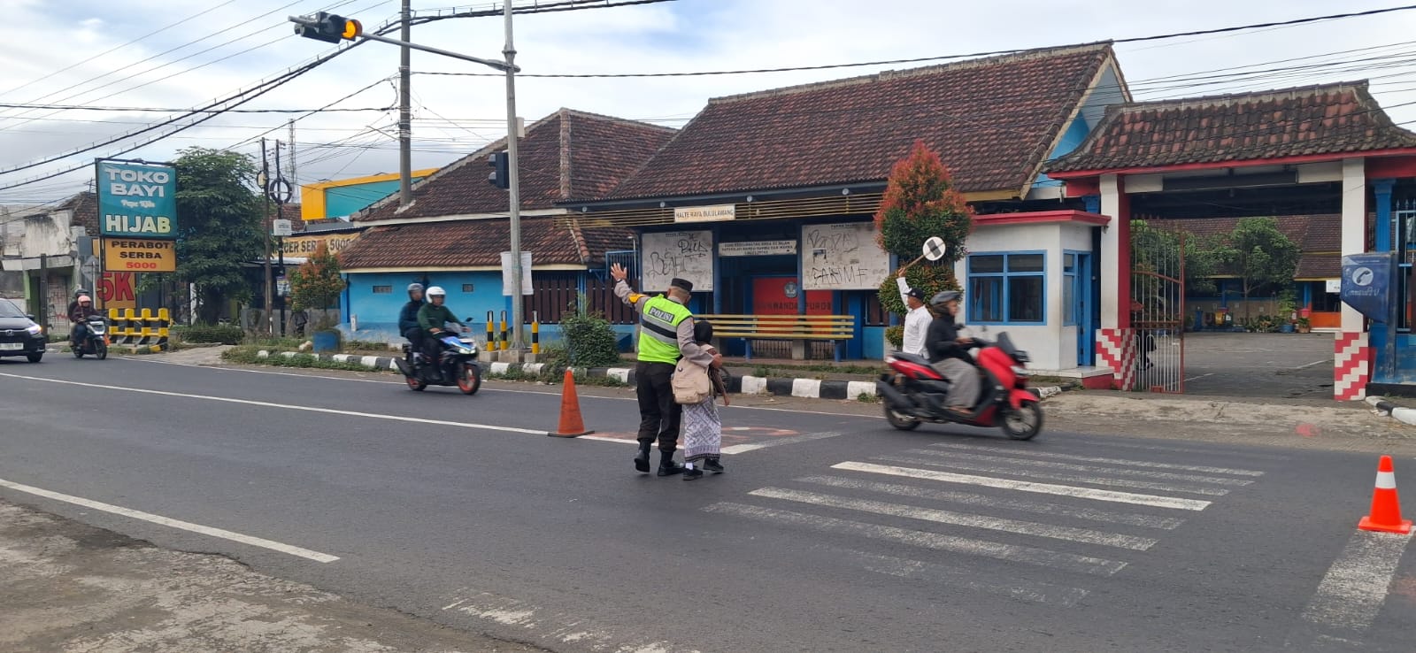 Polres Malang Gelar Patroli Pagi, Fokus Bantu Keselamatan Pelajar