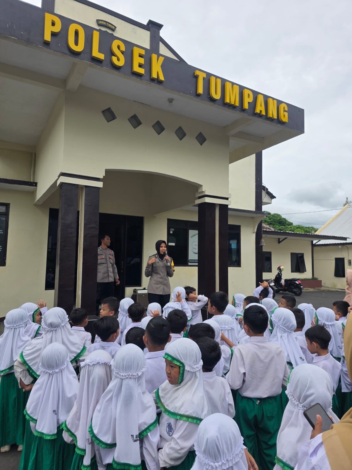 Polres Malang Kenalkan Profesi Kepolisian Lewat Outing Class Anak TK di Tumpang