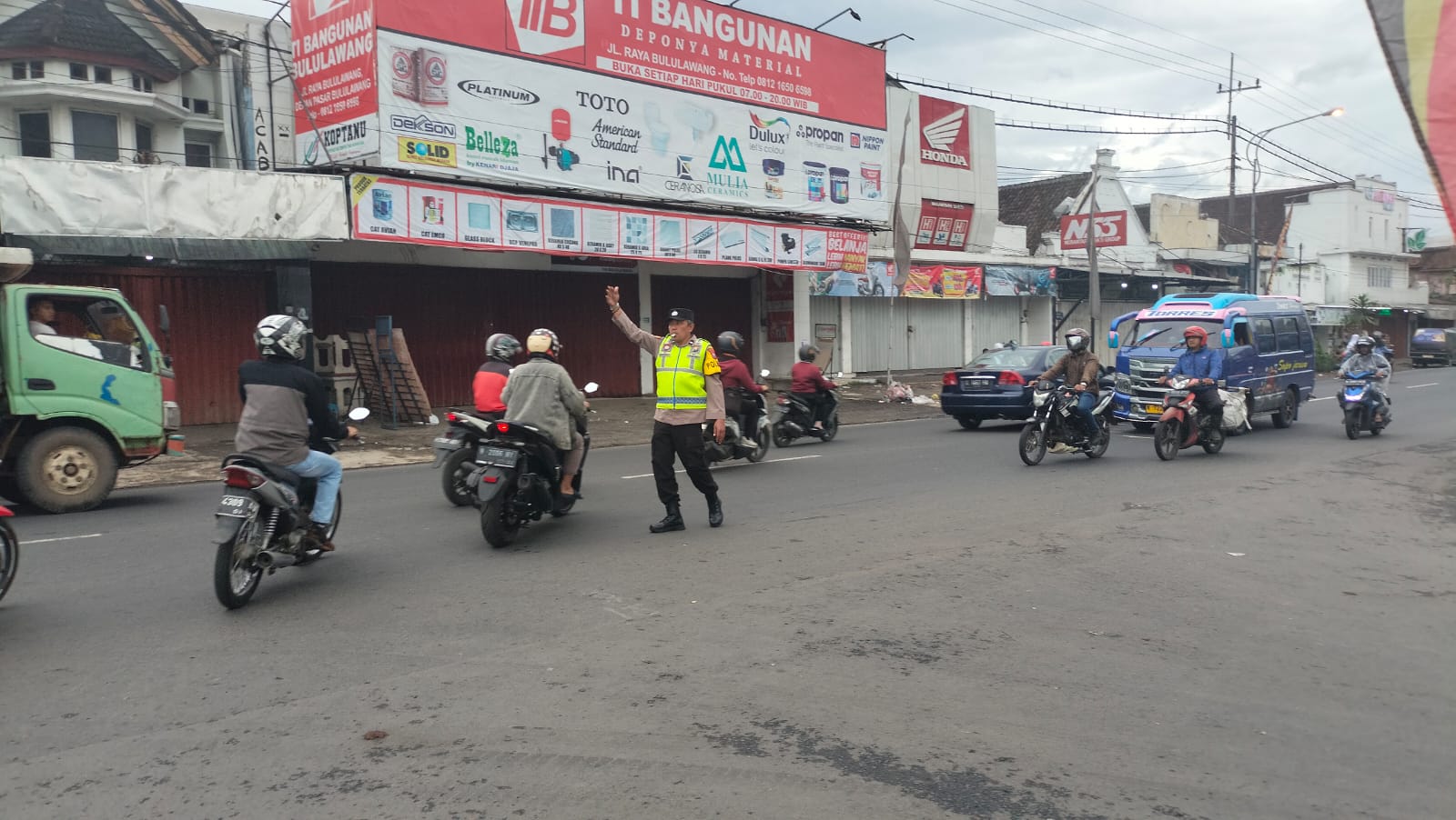 Jaga Aktivitas Warga Sejak Pagi, Polres Malang Giatkan Patroli Rutin