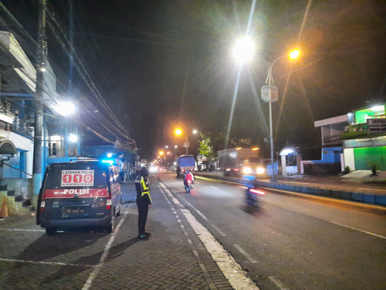    Polres Malang Gelar Patroli Malam Humanis Cegah Balap Liar di Jalur Rawan