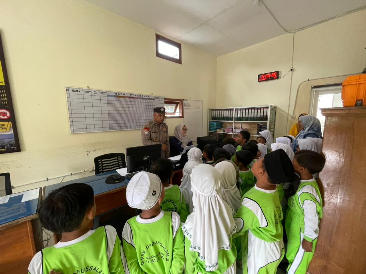Polres Malang Gencarkan Sosialisasi ke Pelajar, Tanamkan Disiplin dan Kesadaran Sejak Dini