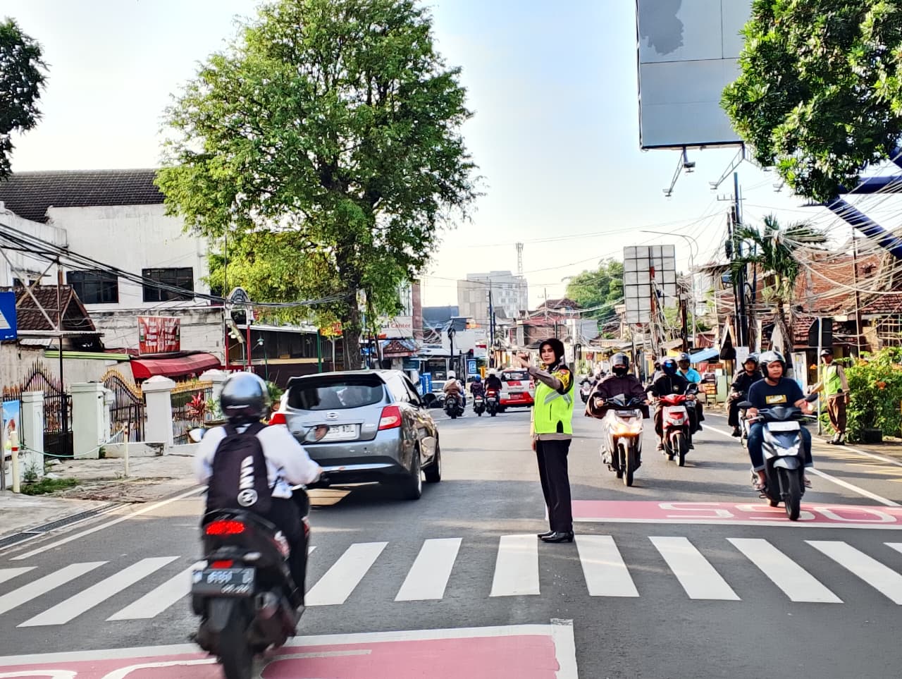 Patroli Pagi Ditingkatkan, Polres Malang Bantu Urai Kemacetan