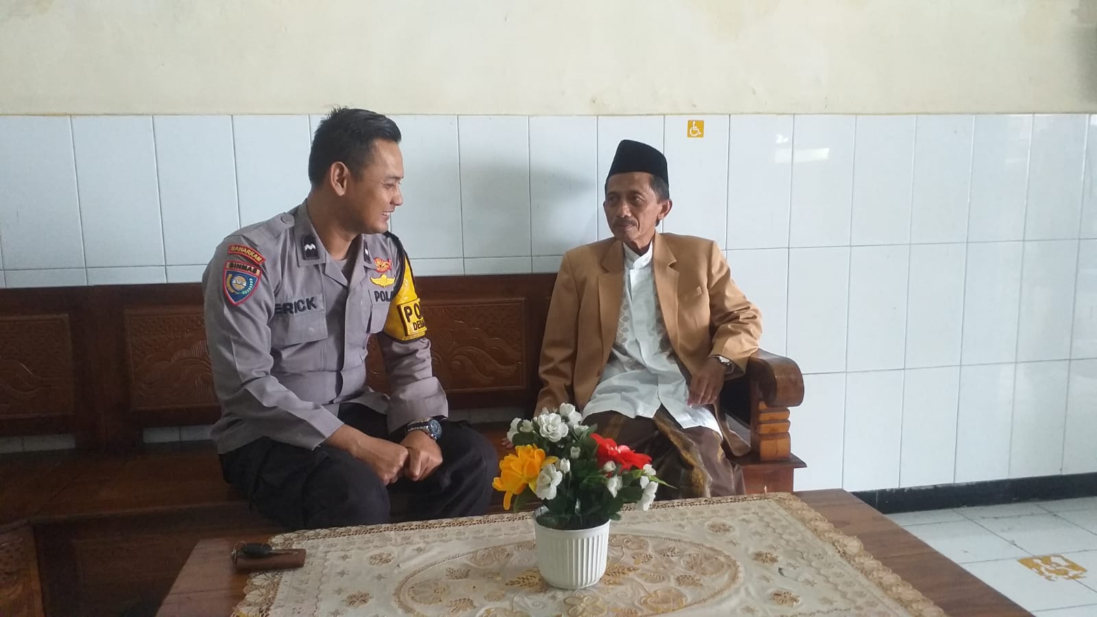 Bhabinkamtibmas Gencarkan Sambang Tokoh, Perkuat Sinergi Kamtibmas