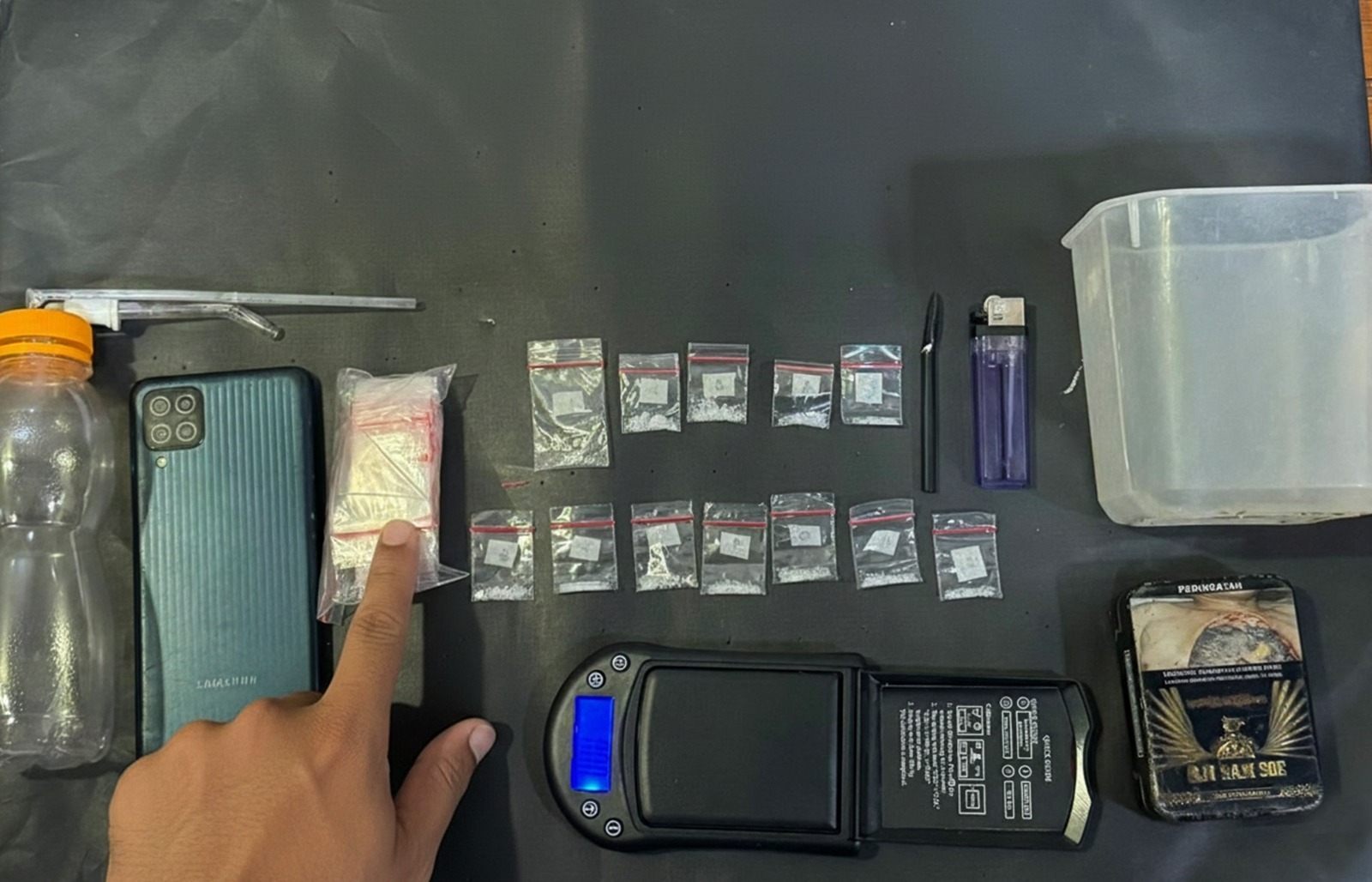 Polisi Bekuk Dua Pengedar Sabu di Dampit, 12 Paket Siap Edar Disita