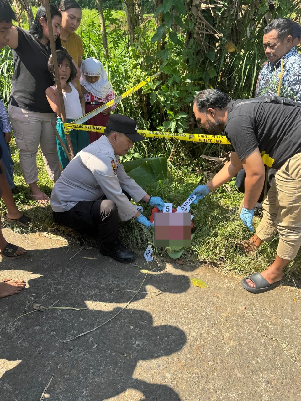 Polisi Selidiki Penemuan Bayi Laki-laki Meninggal di Pinggir Jalan Karangploso Malang