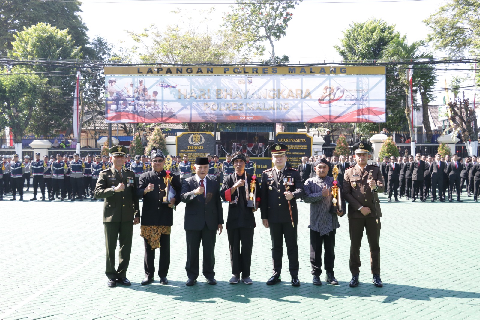 Polres Malang Beri Penghargaan Juara Lomba Satkamling di Hari Bhayangkara ke-80