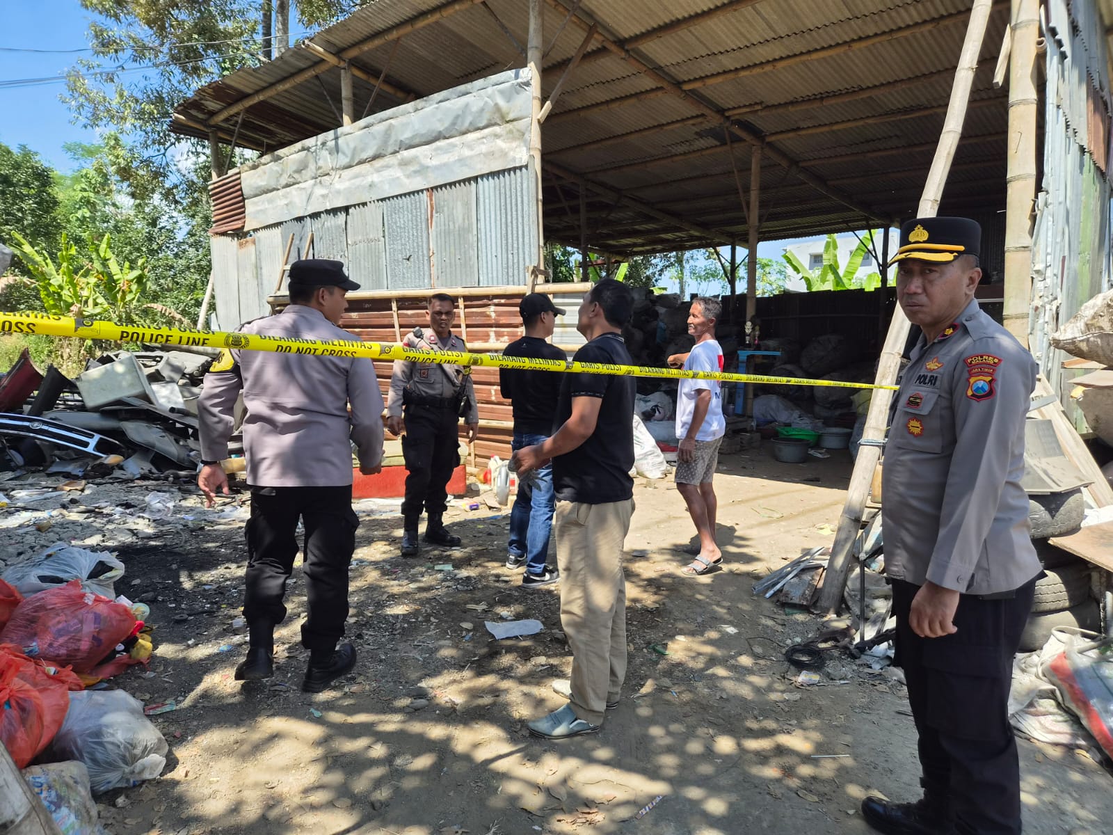 Polisi Evakuasi Mortir yang Ditemukan di Gudang Rongsokan Malang, Disposal Dilakukan Tim Gegana