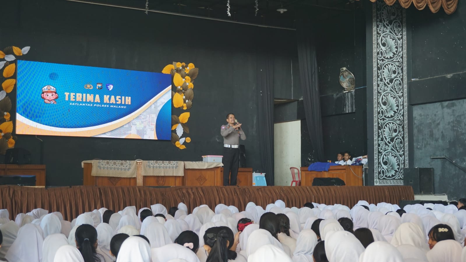 Polisi Edukasi 1.250 Pelajar SMA di Malang, Tanamkan Budaya Tertib Berlalu Lintas Sejak Dini
