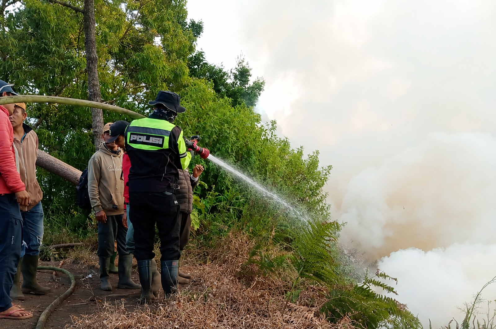 Api Karhutla Bromo Capai Poncokusumo, Polres Malang Turunkan Personel Bersama Tim Gabungan