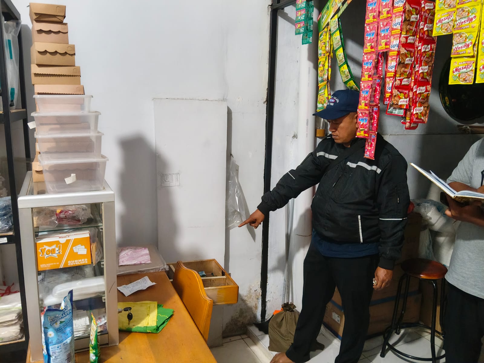 Polisi Amankan Pria yang Diduga Coba Curi Uang Toko di Malang