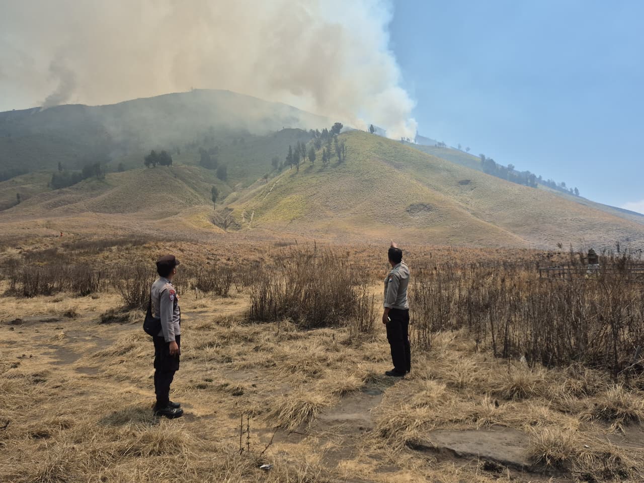 Karhutla Bromo, Polres Malang Siaga Cegah Api Merembet ke Poncokusumo