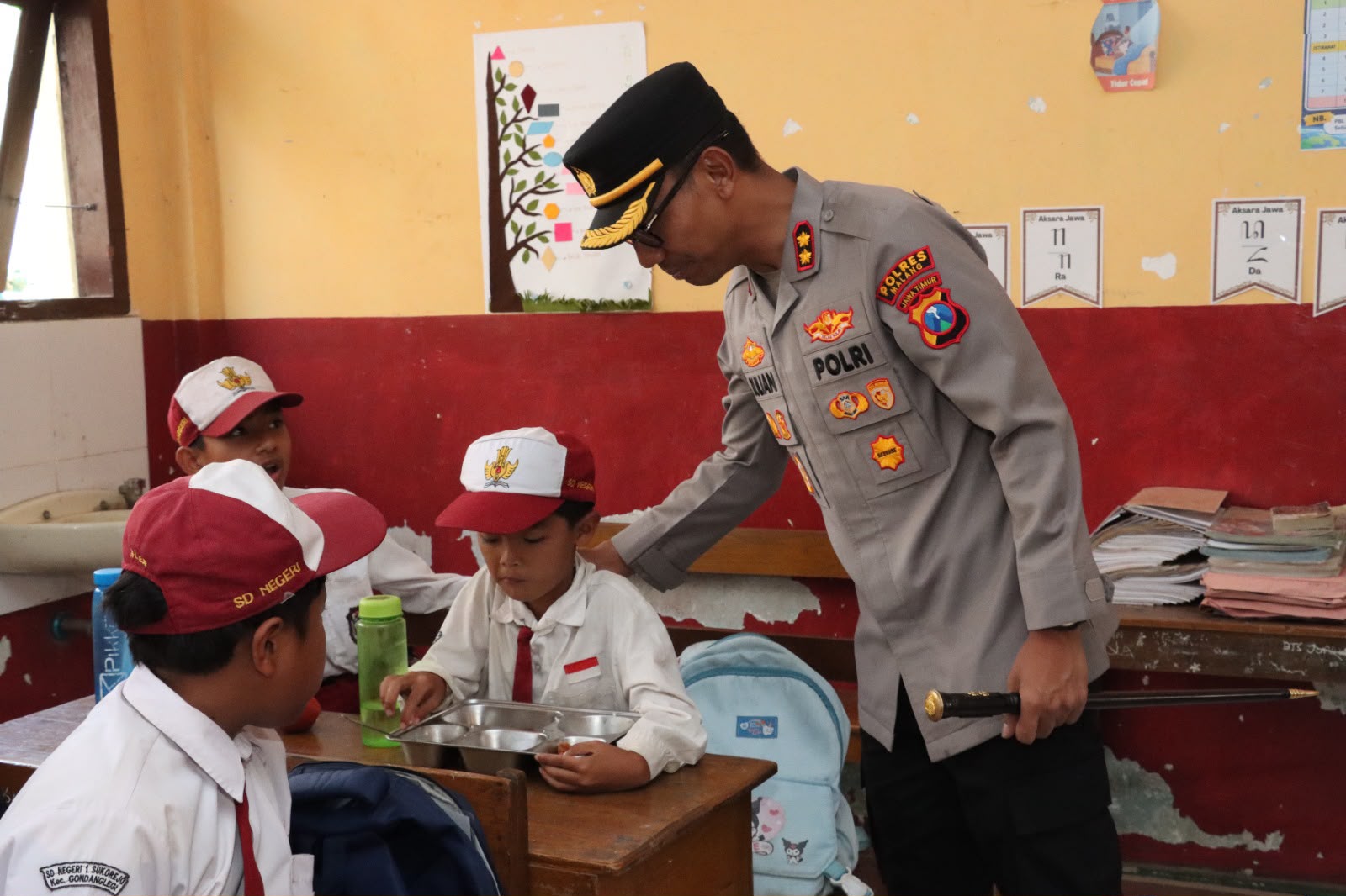 Kapolres dan Ketua YKB Cabang Malang Cek Pelaksanaan Pilot Project MBG Prasmanan, Pastikan Makanan Siswa Aman dan Berkualitas