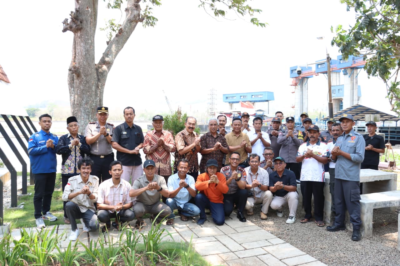 Sambangi Warga Sengguruh, Kapolres Malang Siap Tindak Lanjuti Aspirasi