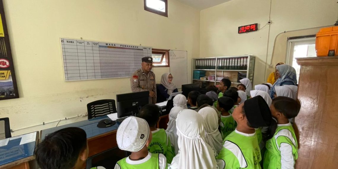 Polres Malang Gencarkan Sosialisasi ke Pelajar, Tanamkan Disiplin dan Kesadaran Sejak Dini