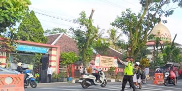 Polisi Hadir Sejak Pagi, Aktivitas Pelajar di Malang Dikawal