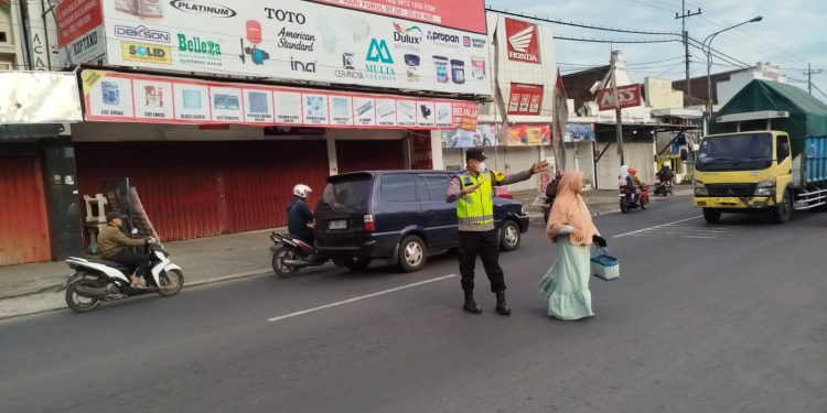 Polisi Hadir Sejak Pagi, Patroli Diperkuat untuk Bantu Aktivitas Warga di Malang