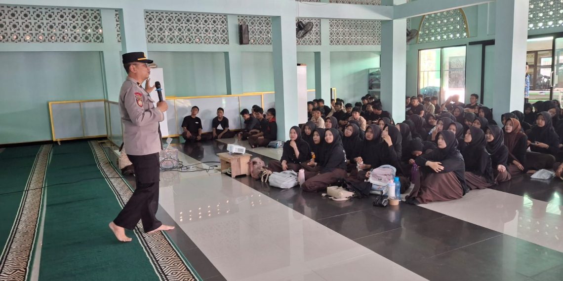 Polisi Edukasi Siswa MAN 2 Malang soal Bahaya Bullying
