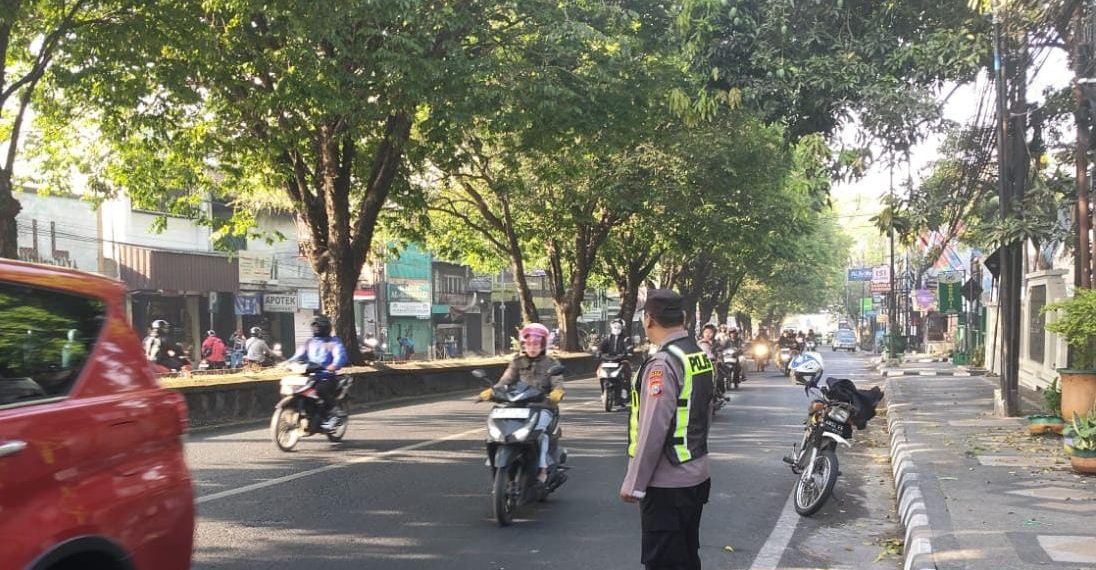 Polres Malang Tingkatkan Patroli Pagi, Bantu Warga dan Anak Sekolah